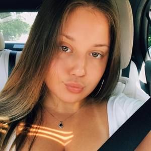 Meet your Posher, Alexia